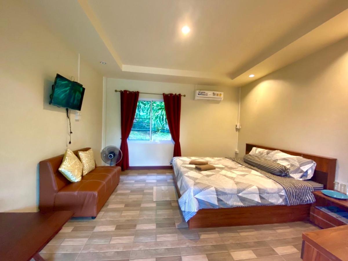 Hotel นพรัตน์การ์เด้นฮิลล์ Uthai Thani Zewnętrze zdjęcie