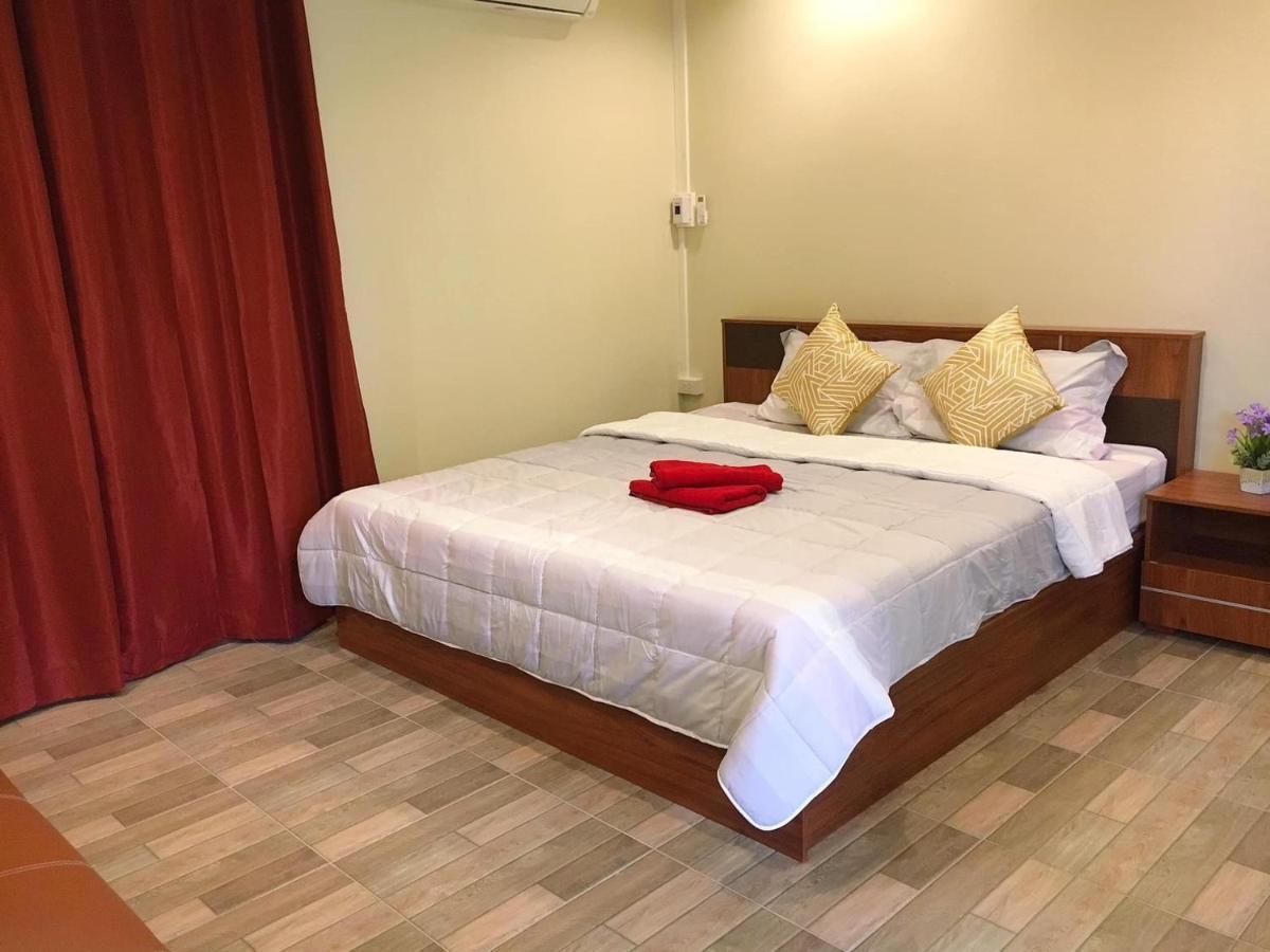 Hotel นพรัตน์การ์เด้นฮิลล์ Uthai Thani Zewnętrze zdjęcie