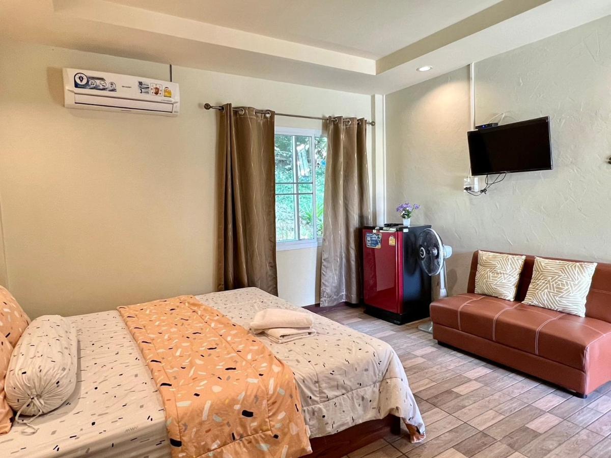 Hotel นพรัตน์การ์เด้นฮิลล์ Uthai Thani Zewnętrze zdjęcie