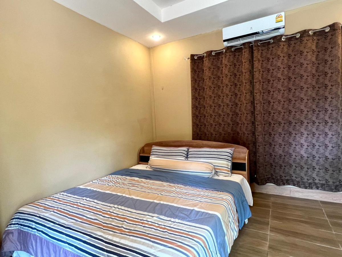 Hotel นพรัตน์การ์เด้นฮิลล์ Uthai Thani Zewnętrze zdjęcie