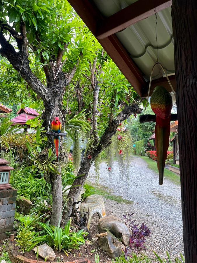 Hotel นพรัตน์การ์เด้นฮิลล์ Uthai Thani Zewnętrze zdjęcie