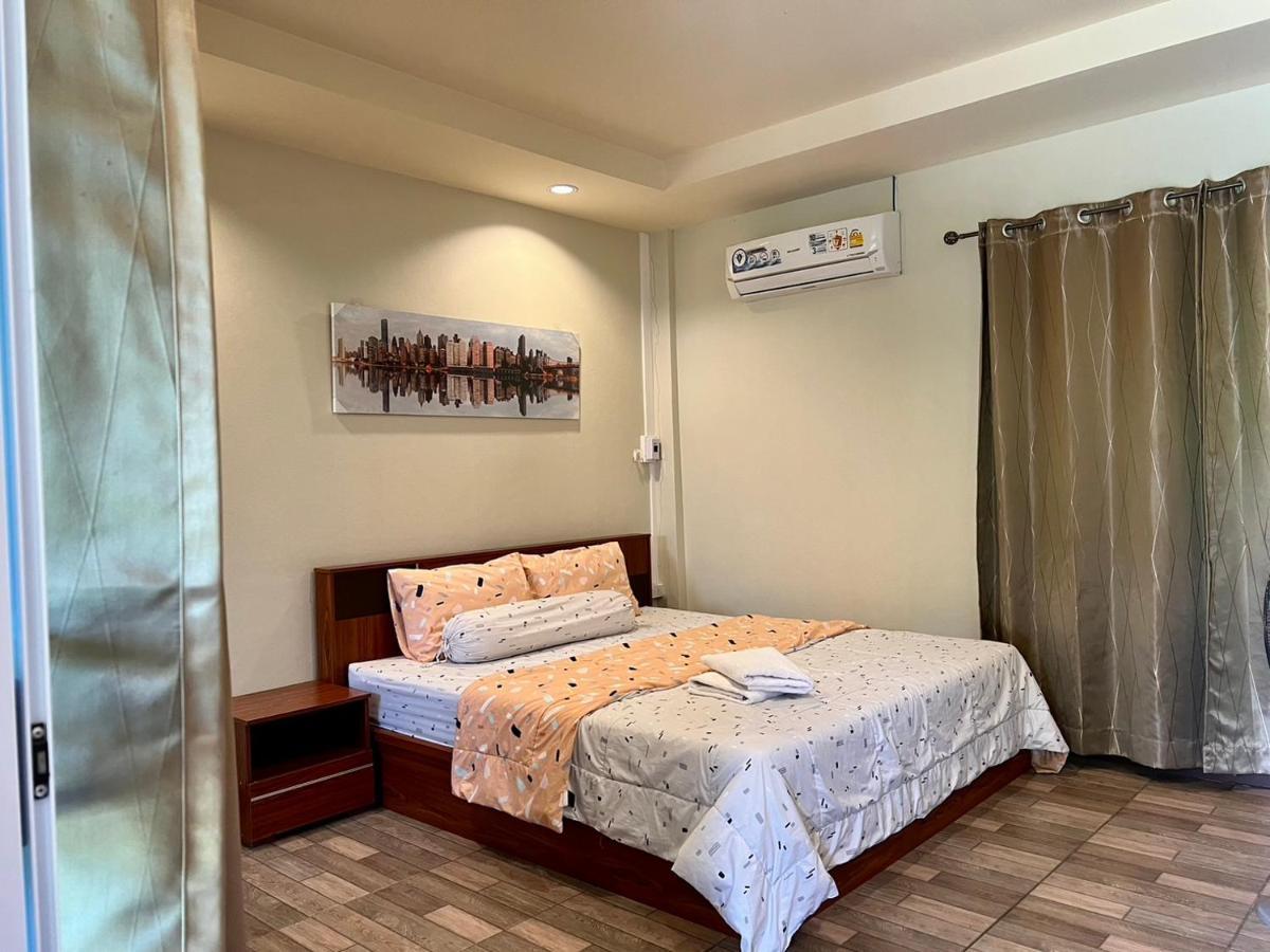 Hotel นพรัตน์การ์เด้นฮิลล์ Uthai Thani Zewnętrze zdjęcie