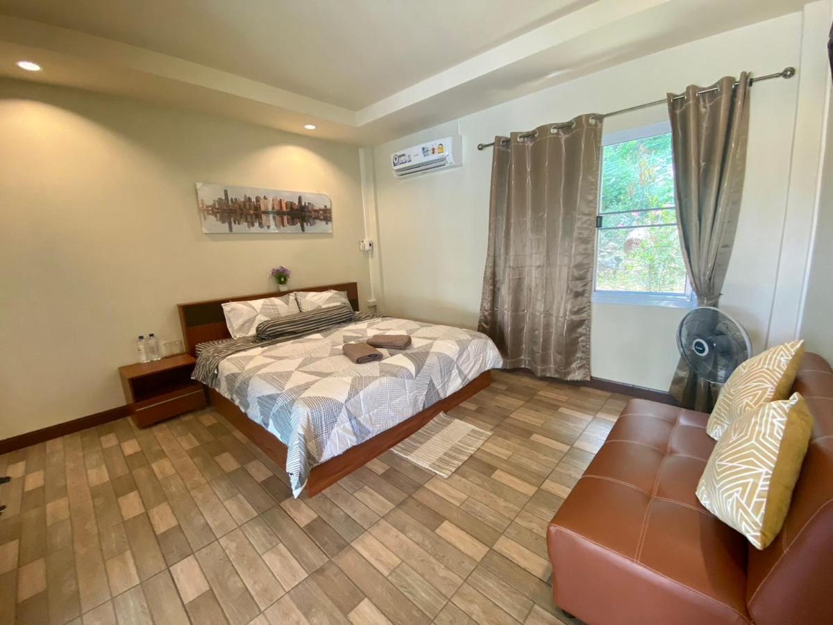 Hotel นพรัตน์การ์เด้นฮิลล์ Uthai Thani Zewnętrze zdjęcie