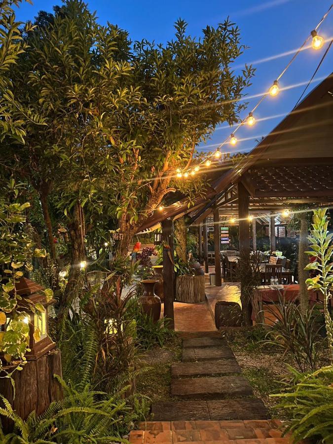 Hotel นพรัตน์การ์เด้นฮิลล์ Uthai Thani Zewnętrze zdjęcie