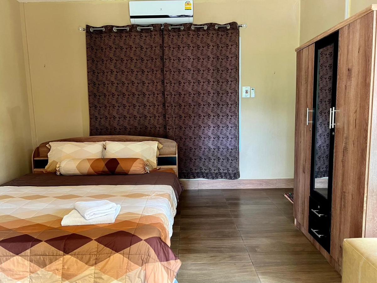 Hotel นพรัตน์การ์เด้นฮิลล์ Uthai Thani Zewnętrze zdjęcie