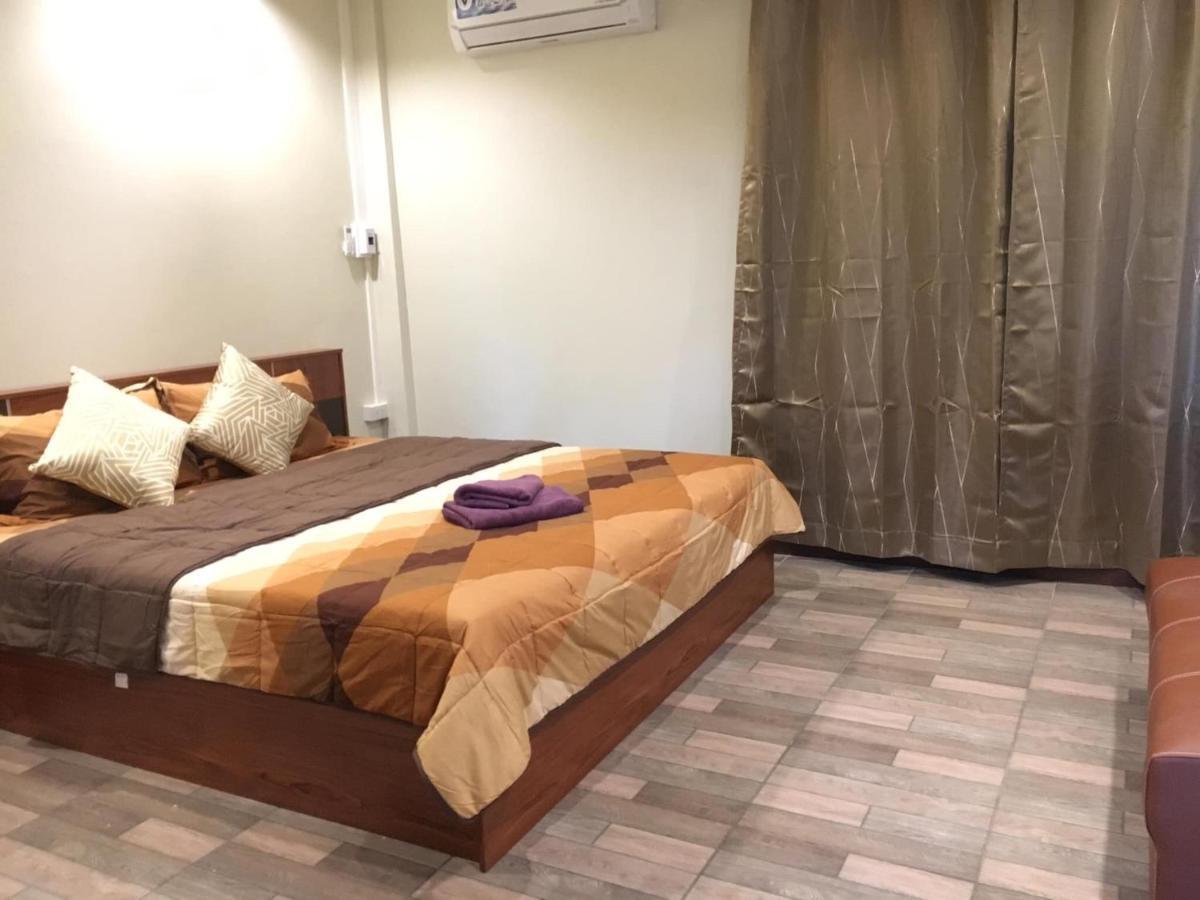 Hotel นพรัตน์การ์เด้นฮิลล์ Uthai Thani Zewnętrze zdjęcie