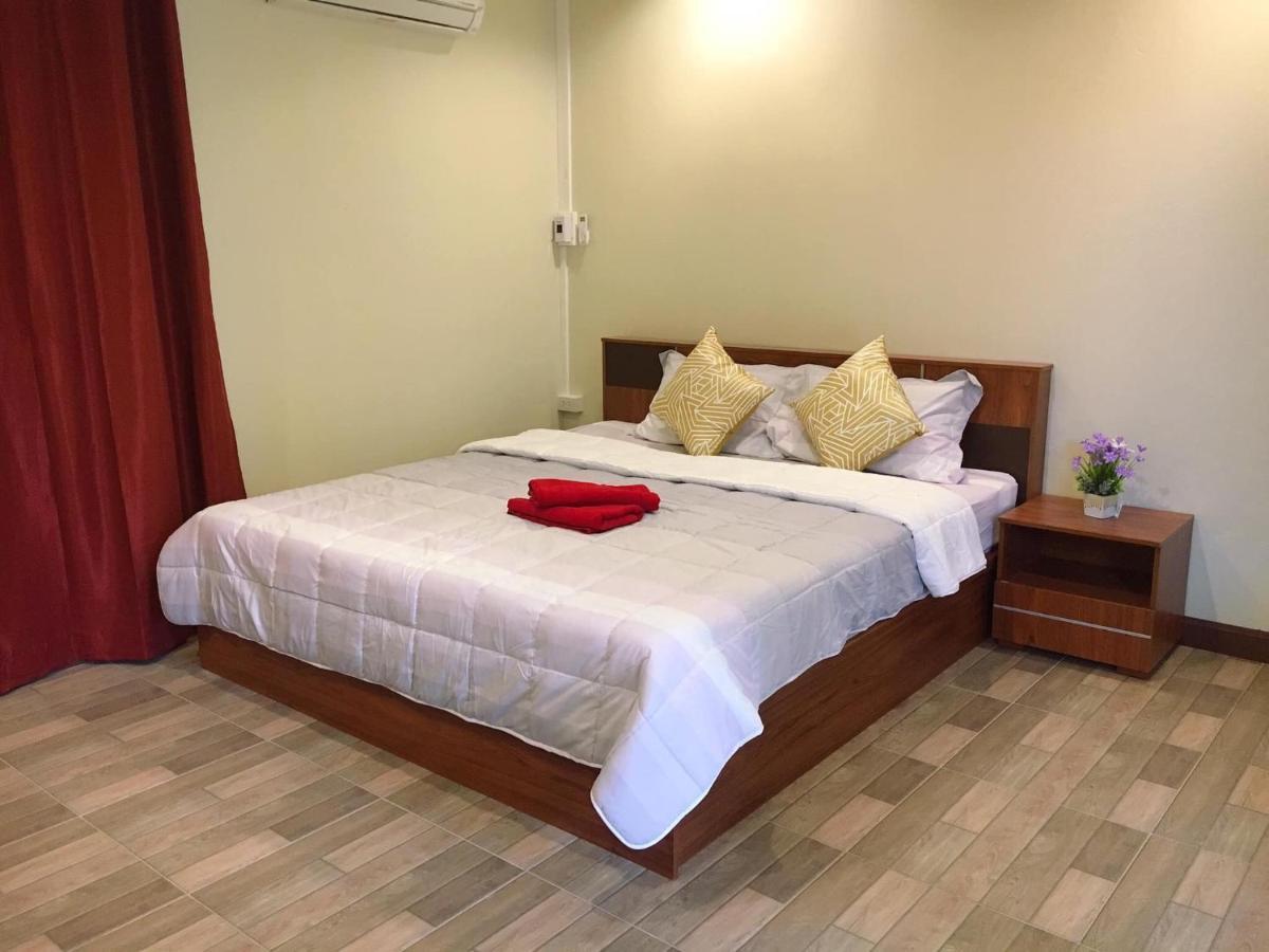 Hotel นพรัตน์การ์เด้นฮิลล์ Uthai Thani Zewnętrze zdjęcie